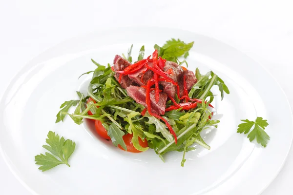 Salat mit Rucola und Rindfleisch — Stockfoto