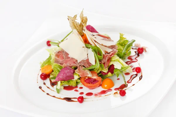 Salat mit Rindfleisch — Stockfoto