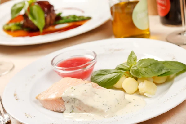 Salmone con patate — Foto Stock