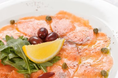 balığı carpaccio salata