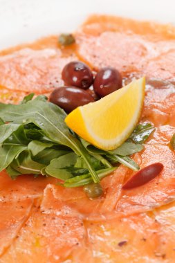 balığı carpaccio salata