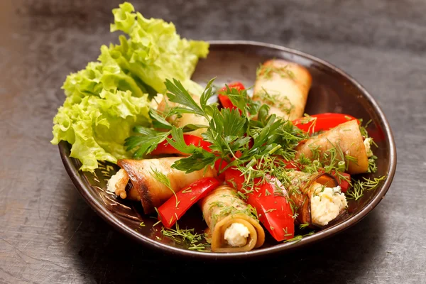 Aubergine rolls stuffed with red peppers — Stock Photo, Image