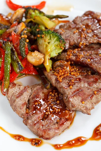 Vlees met groenten — Stockfoto