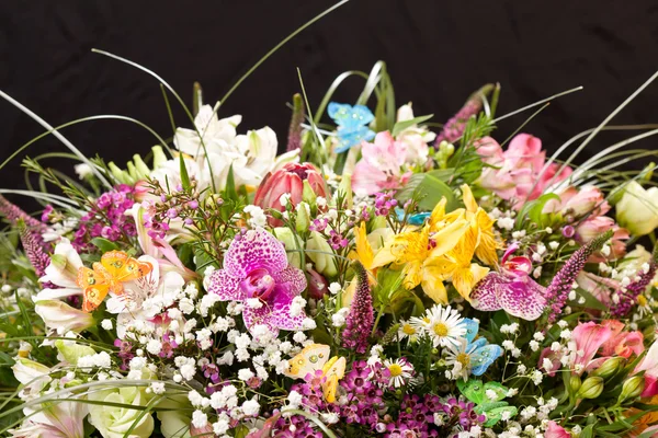Boeket van kleurrijke bloemen — Stockfoto