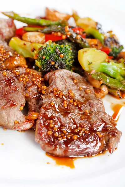 Vlees met groenten — Stockfoto