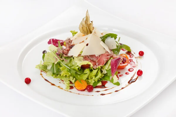 Salat mit Rindfleisch — Stockfoto