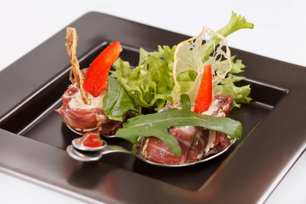 Et salatası ile rulo — Stok fotoğraf