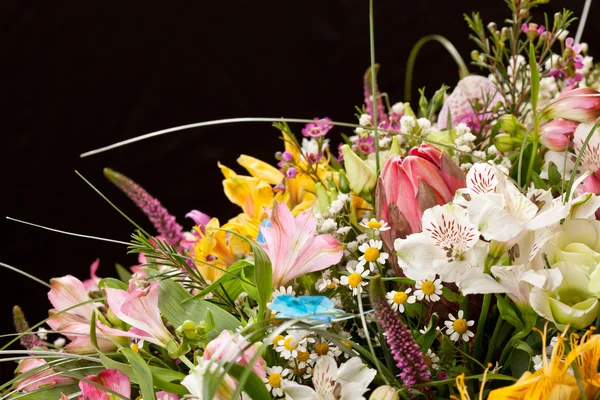 Μπουκέτο των ζωηρόχρωμων λουλουδιών — Φωτογραφία Αρχείου