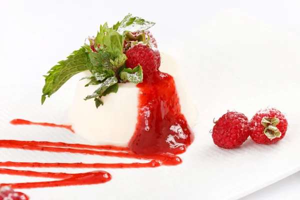 Souffle with raspberry — Stock Photo, Image