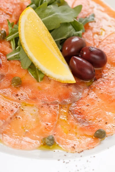 Carpaccio di pesce con insalata — Foto Stock