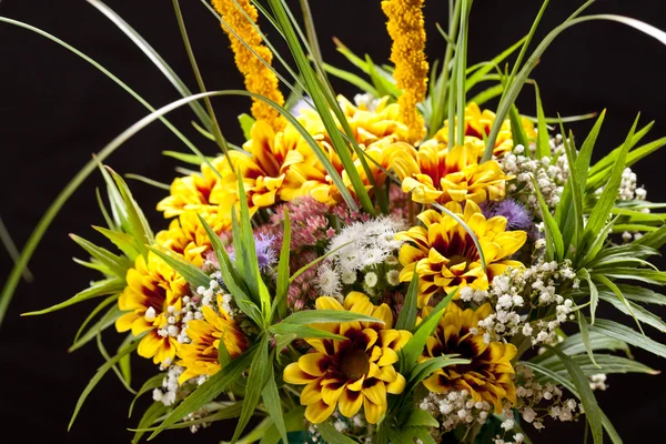 Boeket van kleurrijke bloemen — Stockfoto