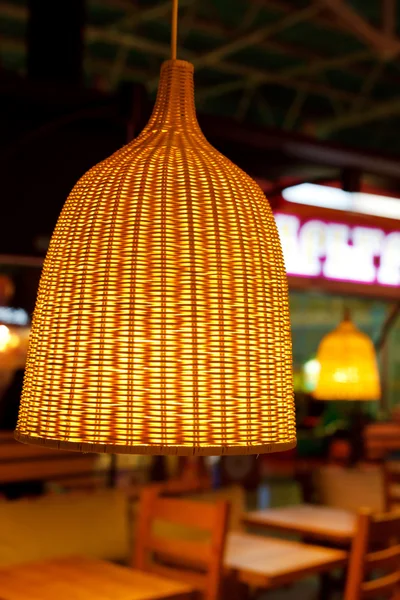 Лампа в кофейне — стоковое фото