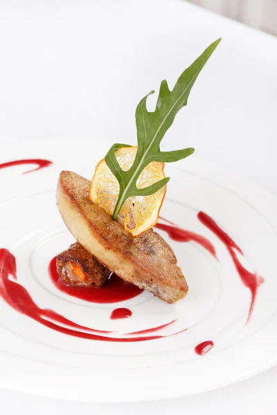 Foie gras met saus — Stockfoto