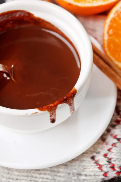 Chocolate caliente con mandarina y canela — Foto de Stock