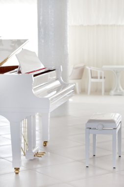 Beyaz piyano