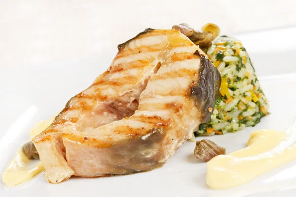 Fish steak with rice — Stock Photo, Image