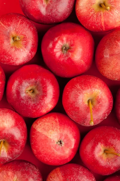 Фон со свежими красными яблоками — стоковое фото