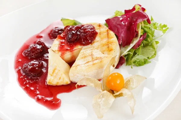 stock image Camembert with cherry sauce