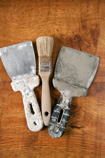 Różne narzędzia na drewnianym tle. — Zdjęcie stockowe