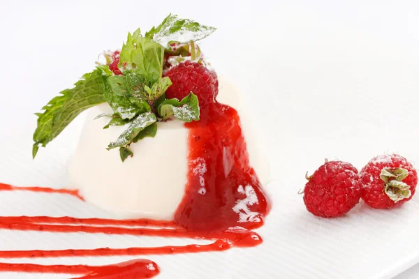 Souffle with raspberry — Stock Photo, Image