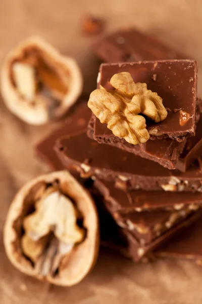 Choklad med nötter — Stockfoto