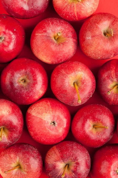 Fond avec des pommes rouges fraîches — Photo