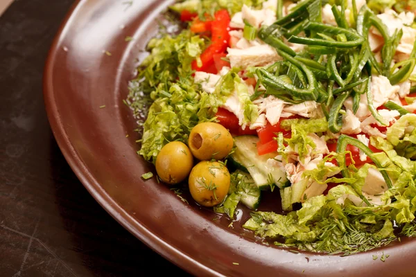 Салат з куркою — стокове фото