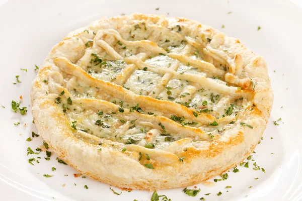 Chutné quiche se sýrem a bylinkami — Stock fotografie