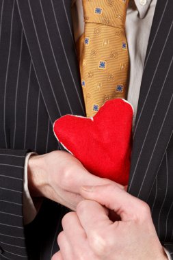 Kırmızı kalpli adam