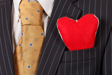 Kırmızı kalpli adam