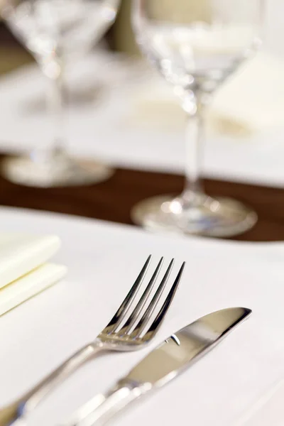 Tische zum Essen gedeckt — Stockfoto