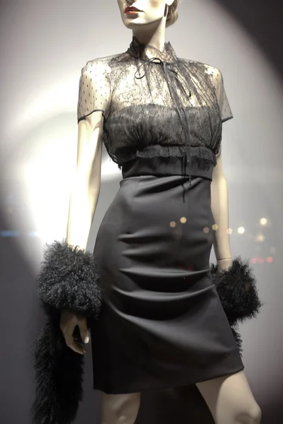 Модна сукня на манікюрі ізольована — стокове фото