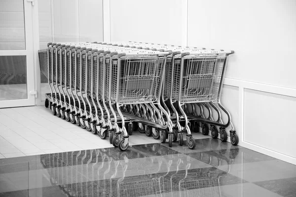 Alışveriş arabaları — Stok fotoğraf
