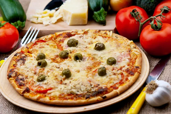 Pizza casera —  Fotos de Stock