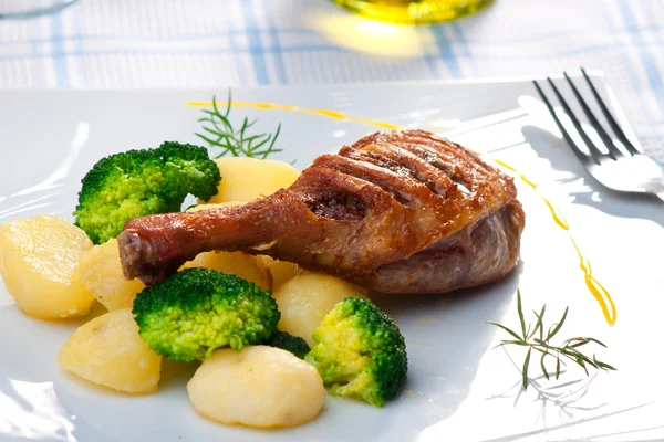 Roasted duck thigh — Stock Photo, Image