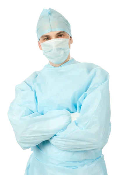 Cirujano masculino en uniforme con brazos cruzados — Foto de Stock