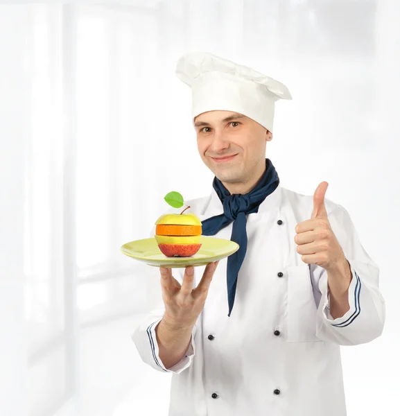 Un chef masculino con frutas mixtas —  Fotos de Stock