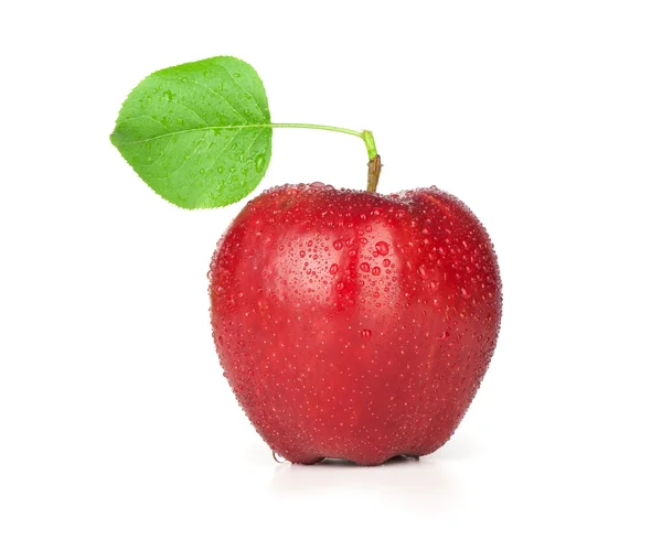 Ώριμα κόκκινο μήλο με ένα φύλλο — Φωτογραφία Αρχείου