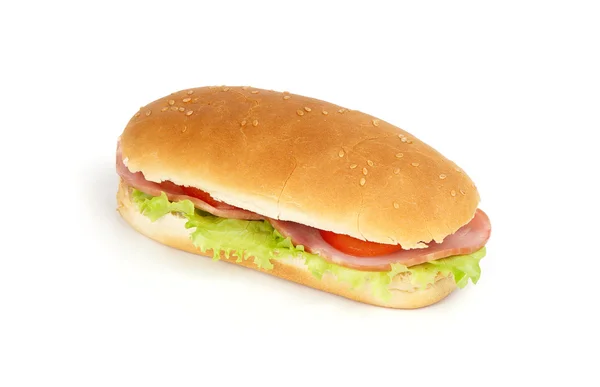 Lång smörgås med skinka, Schweizisk ost, sallad och tomater — Stockfoto