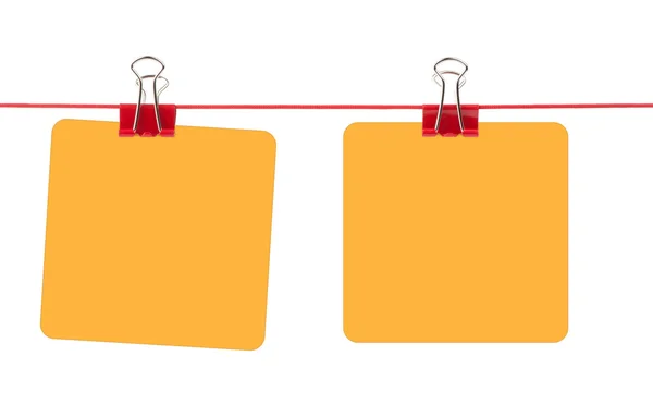 Kertas pada tali dengan clothespins — Stok Foto