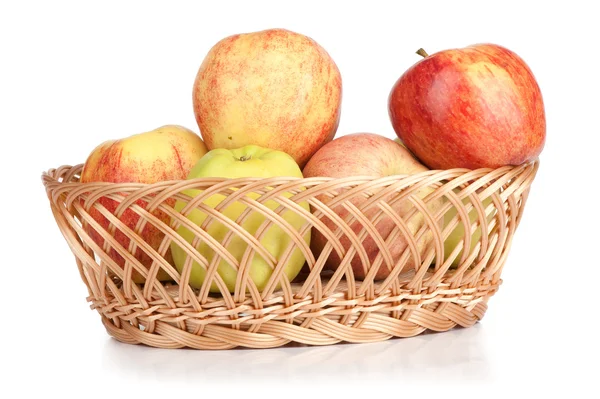 Red apples in the basket — Stock Photo, Image