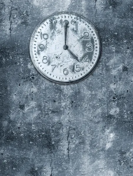 Grunge-Hintergrund mit kaputter Uhr — Stockfoto