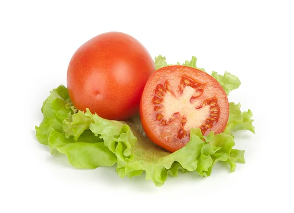 Tomates frescos com folha de alface — Fotografia de Stock