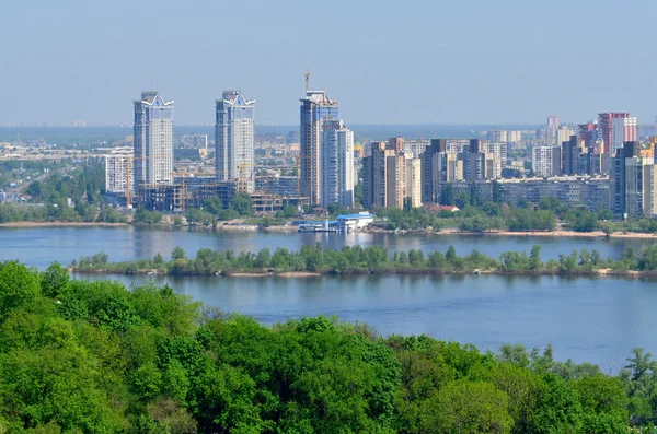 La vista dal giardino botanico di Kiev al fiume e la ba sinistra — Foto Stock