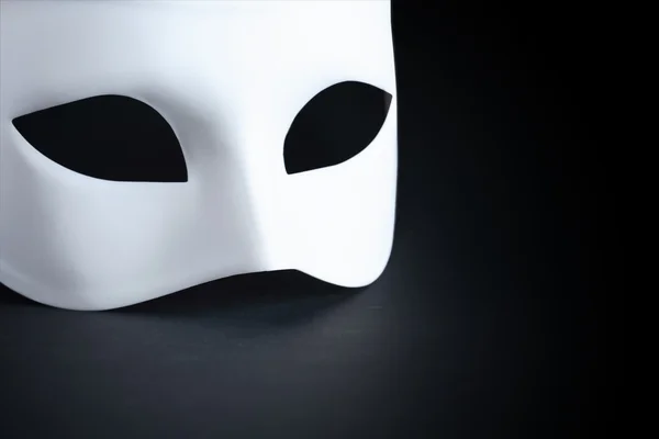 Maske auf schwarz — Stockfoto