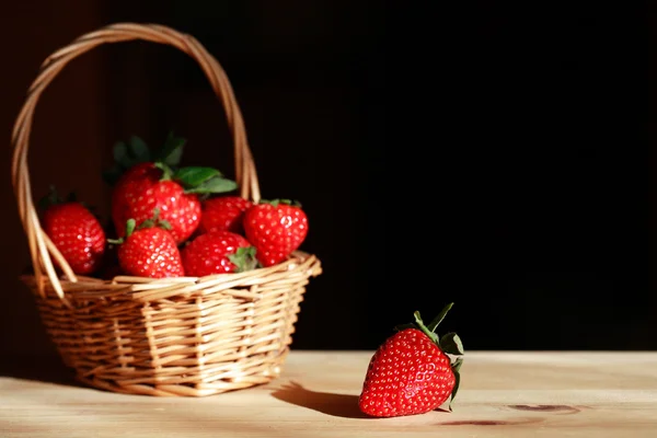 Basket With Strawberries — Stock Photo, Image