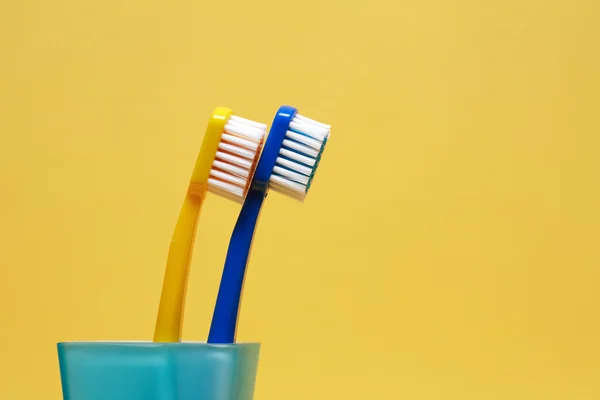 Brosses à dents Sur Jaune — Photo