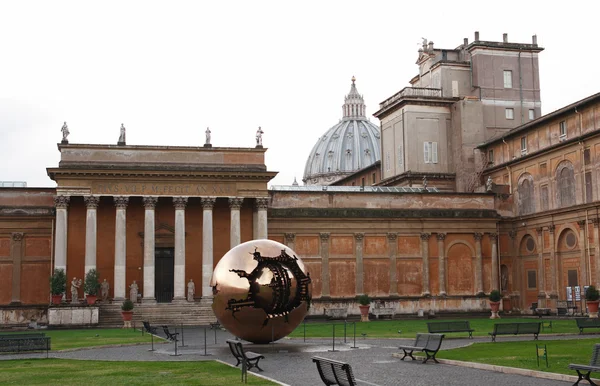 Χρυσή μπάλα στο Βατικανό — Φωτογραφία Αρχείου