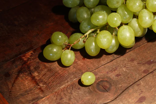 Grape On Wood — Stock Photo, Image