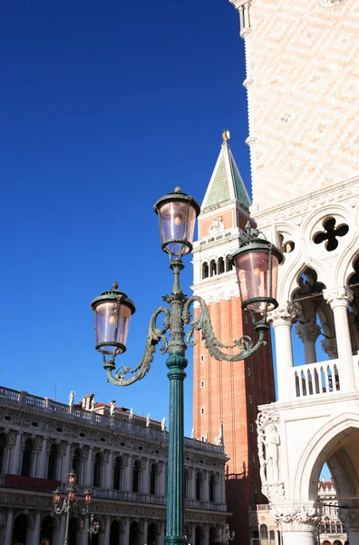 Lâmpada de rua veneziana — Fotografia de Stock